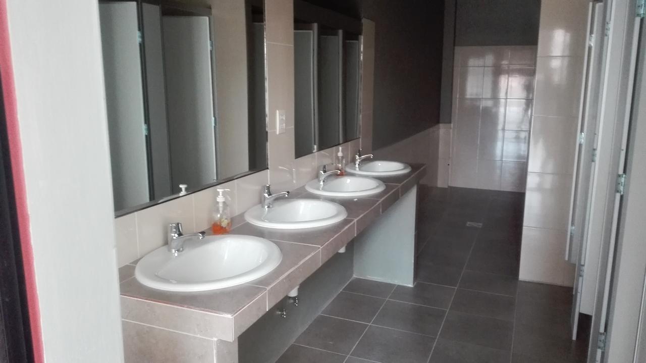 Piedra Blanca Backpackers Hostel Уюни Экстерьер фото