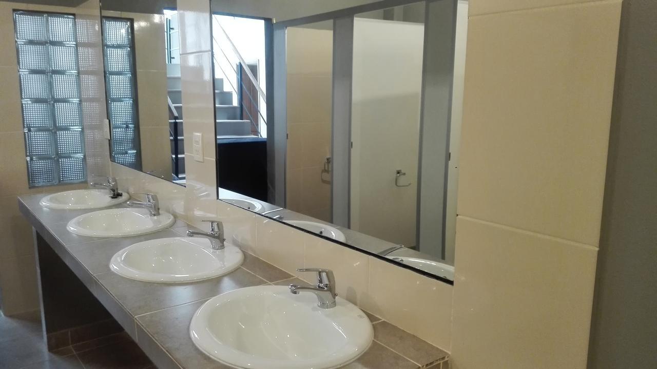 Piedra Blanca Backpackers Hostel Уюни Экстерьер фото