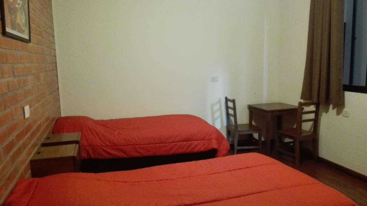 Piedra Blanca Backpackers Hostel Уюни Экстерьер фото