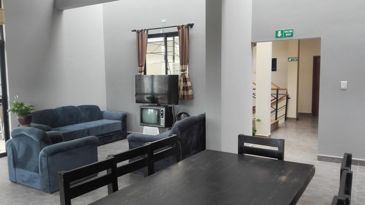 Piedra Blanca Backpackers Hostel Уюни Экстерьер фото